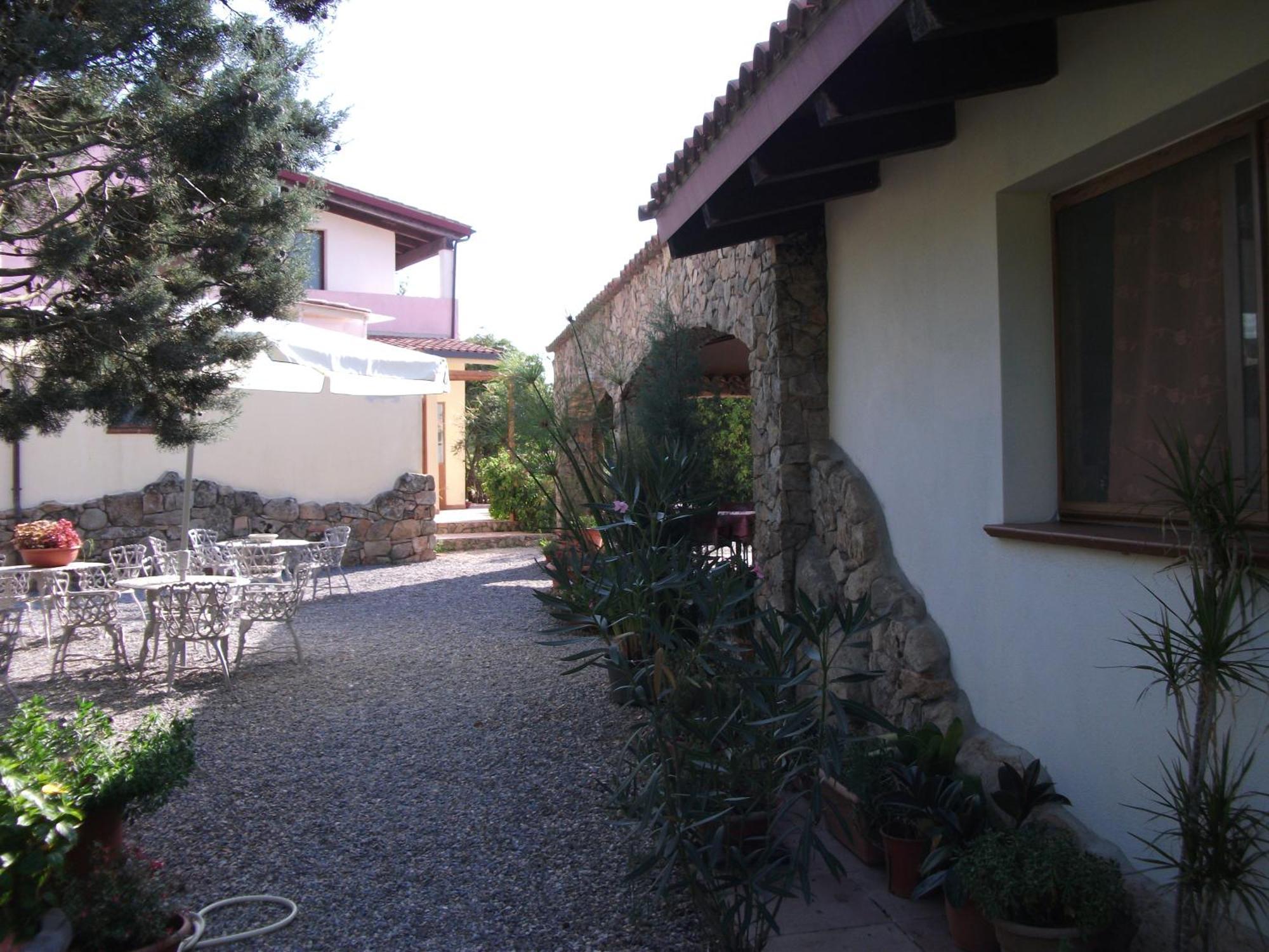 Agriturismo Rocce Bianche Guest House Arbus Exterior photo